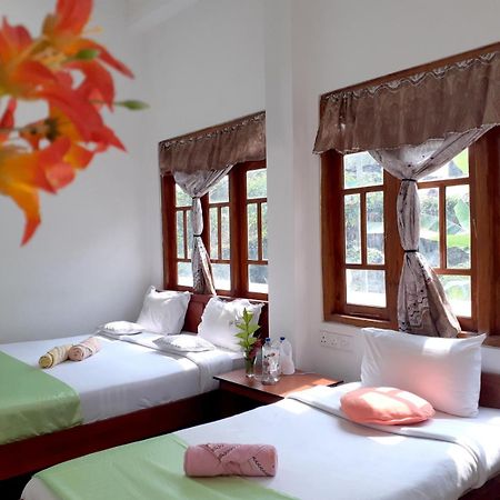 נלת'אניה Subash Hotel מראה חיצוני תמונה