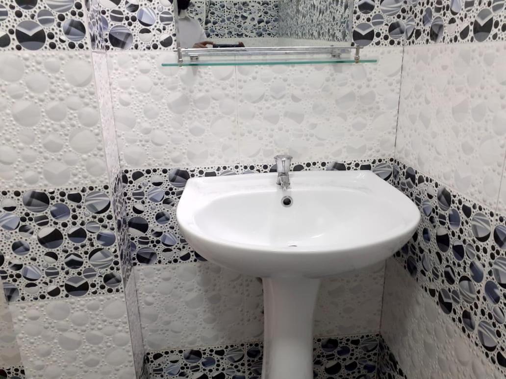 נלת'אניה Subash Hotel מראה חיצוני תמונה
