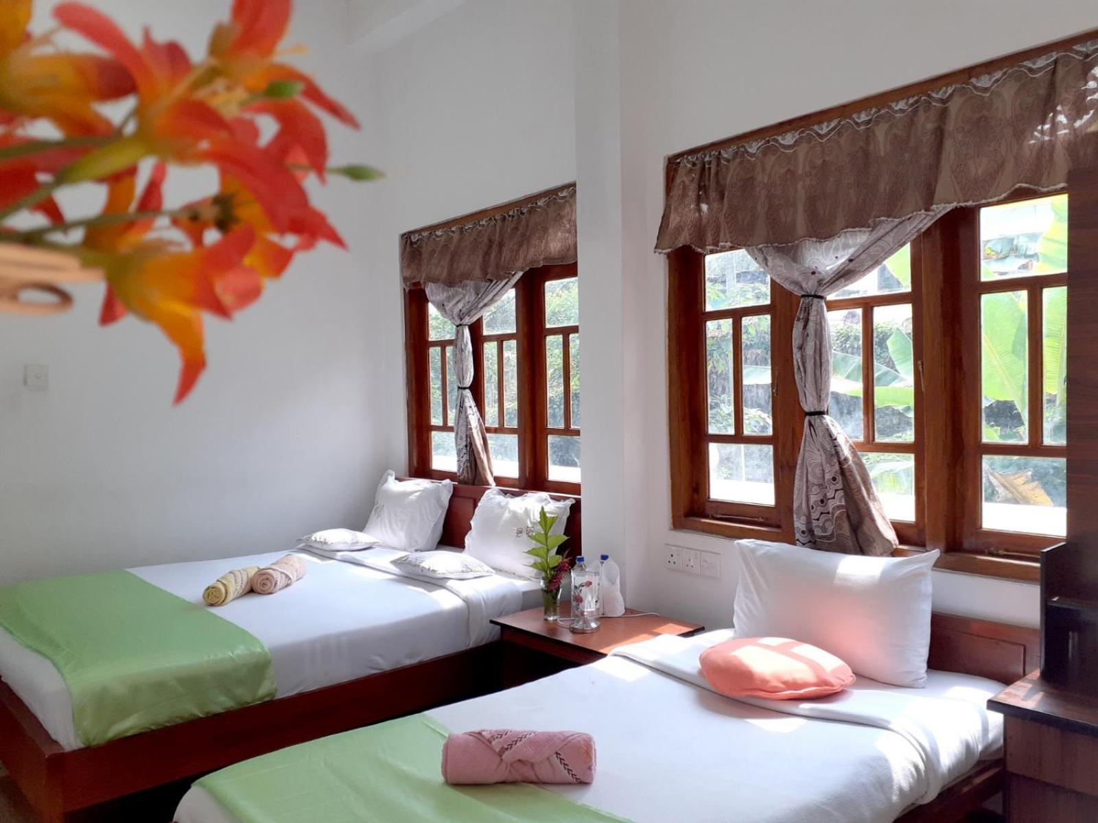 נלת'אניה Subash Hotel מראה חיצוני תמונה