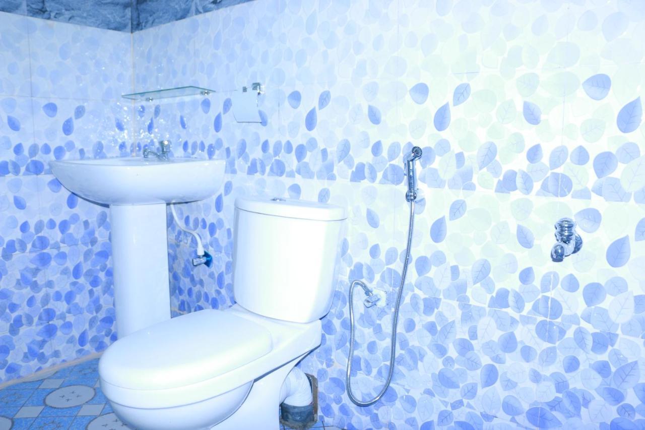 נלת'אניה Subash Hotel מראה חיצוני תמונה